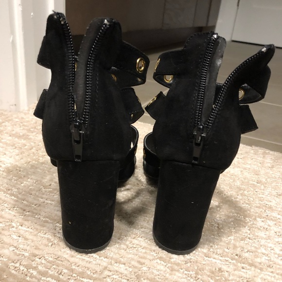 Black and gold grommet chunky heel - Picture 2 of 4